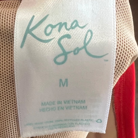 Target underwire bikini top with high waisted bottoms (never worn) - Picture 4 of 4